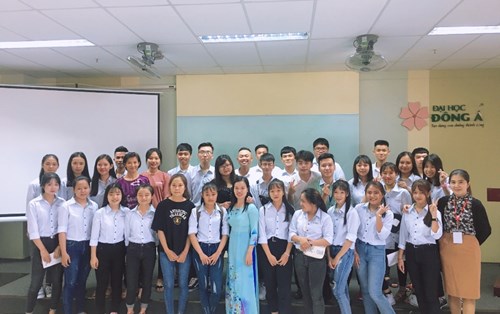 Chào tháng Tám với chuỗi chương trình KHOÁC MÀU ÁO MỚI dành riêng cho sinh viên Luật kinh tế LE18A1A.